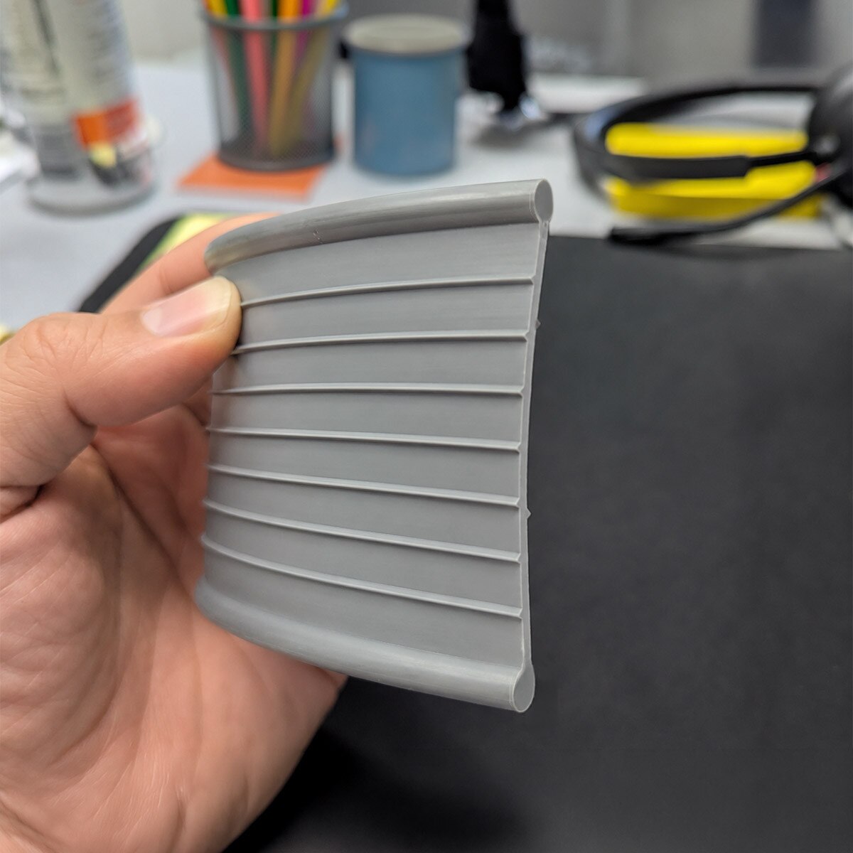 V3563 bottom seal, side view